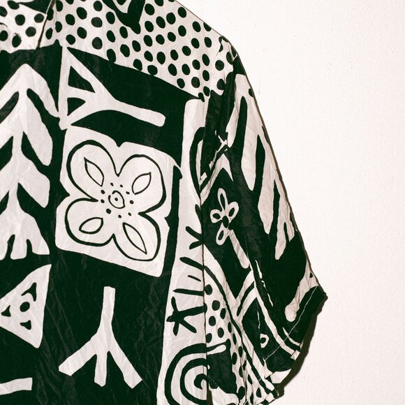 Vintage Patterned Button-Down Short-Sleeve Shirt - Picture 4 of 6